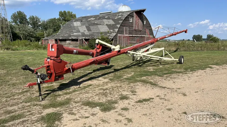Buhler Farm King 1070 Swing Hopper Auger