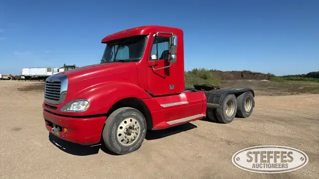 2005 Freightliner Columbia 120