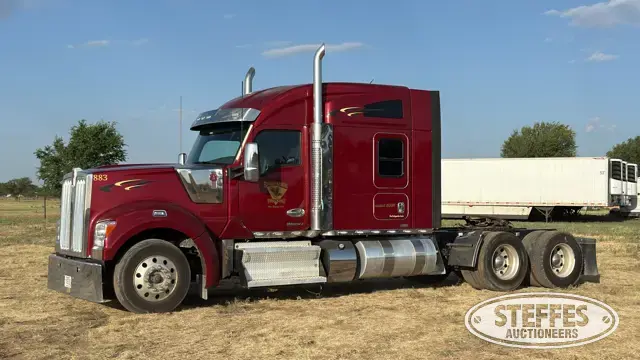 2023 Kenworth W990