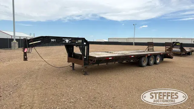 1999 Longhorn Trailer Mfg.