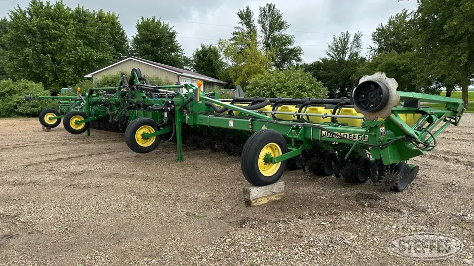 John Deere 1720 12 or More Row Planter