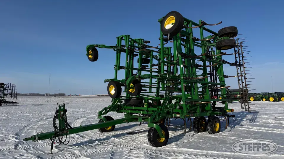2021 John Deere 2430 Chisel Plow