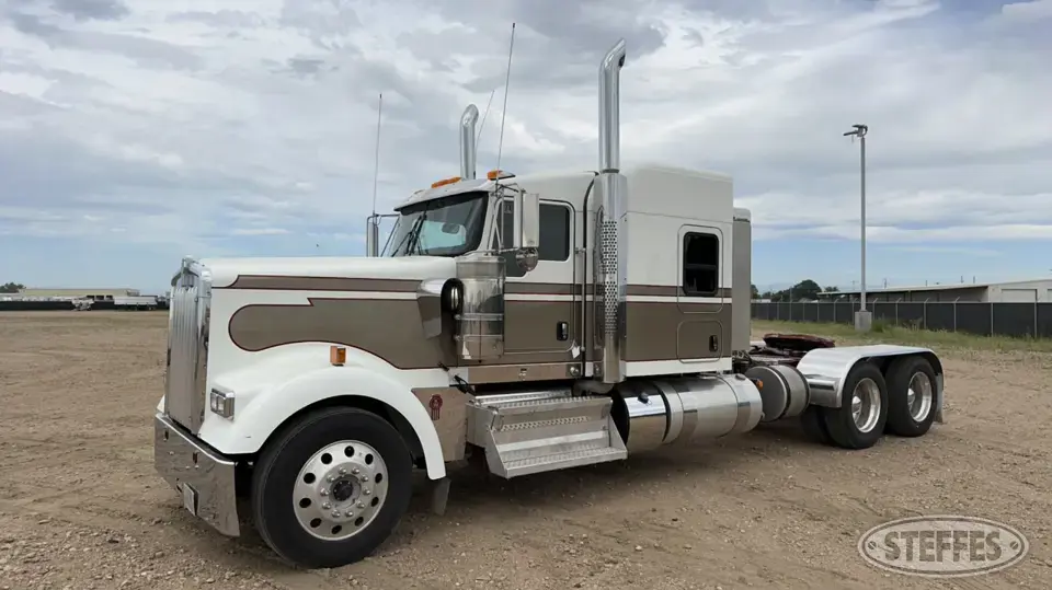 2023 Kenworth W900 Conventional Truck with Sleeper