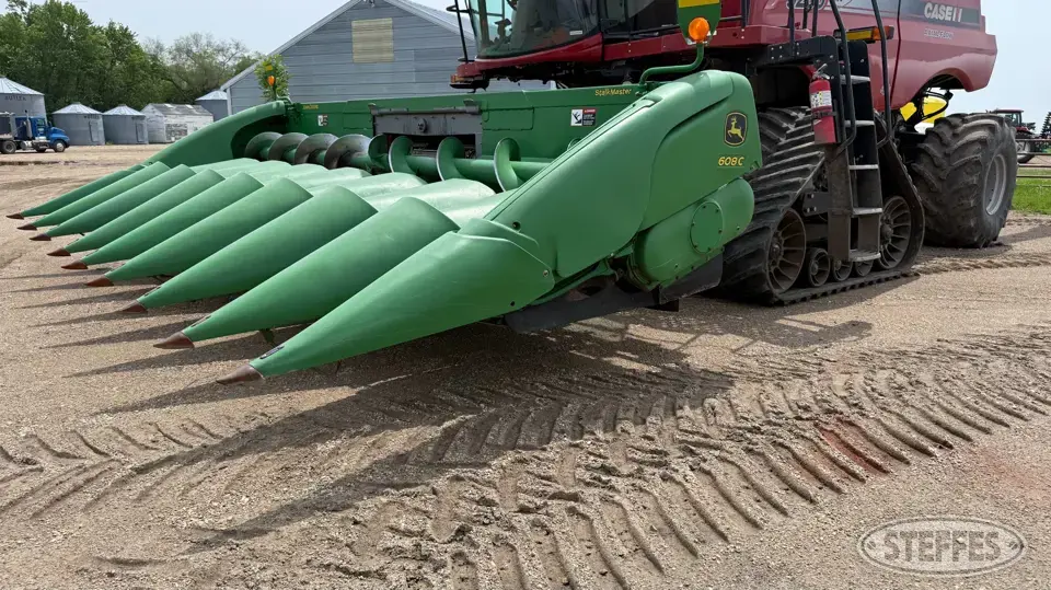 2011 John Deere 608C Corn Head