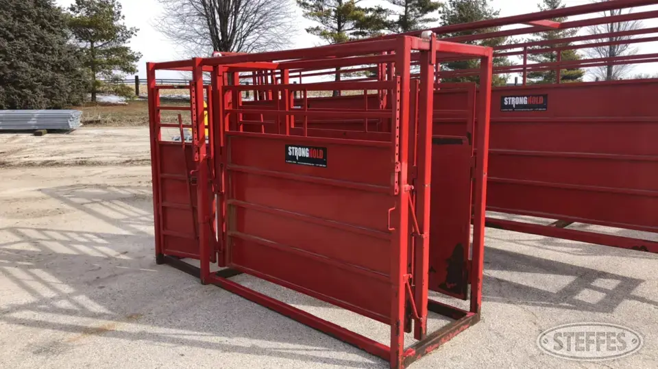 Stronghold Chute Squeeze Chute