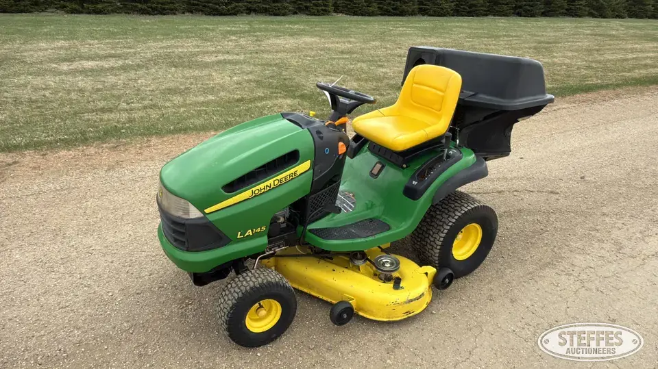 2008 John Deere LA145 Lawn Tractor