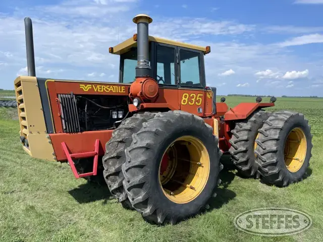 1981 Versatile 835