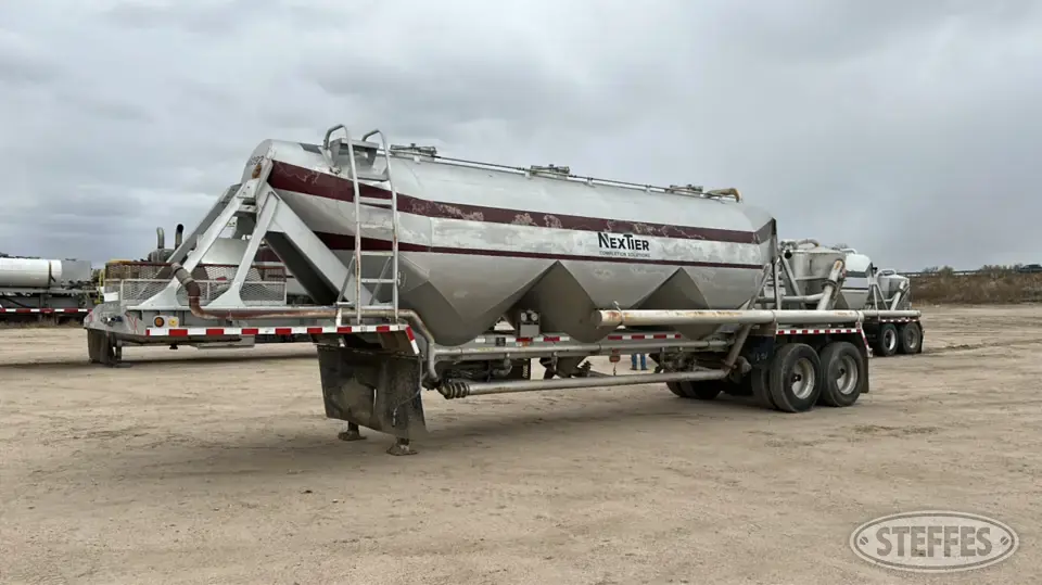 2004 LBT HEB-HT2-J100X3 Tank Trailer