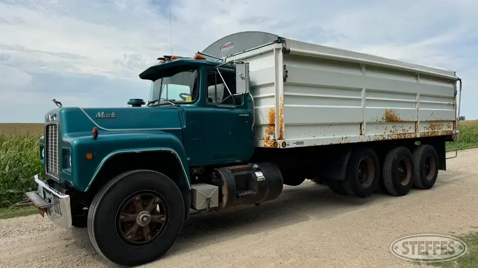 1986 Mack R Model Tri-Axle Boxed Truck