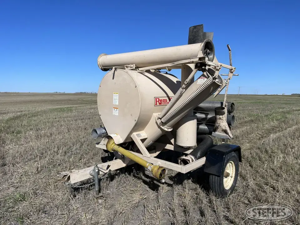 1995 REM 1026 Pneumatic Grain Equipment