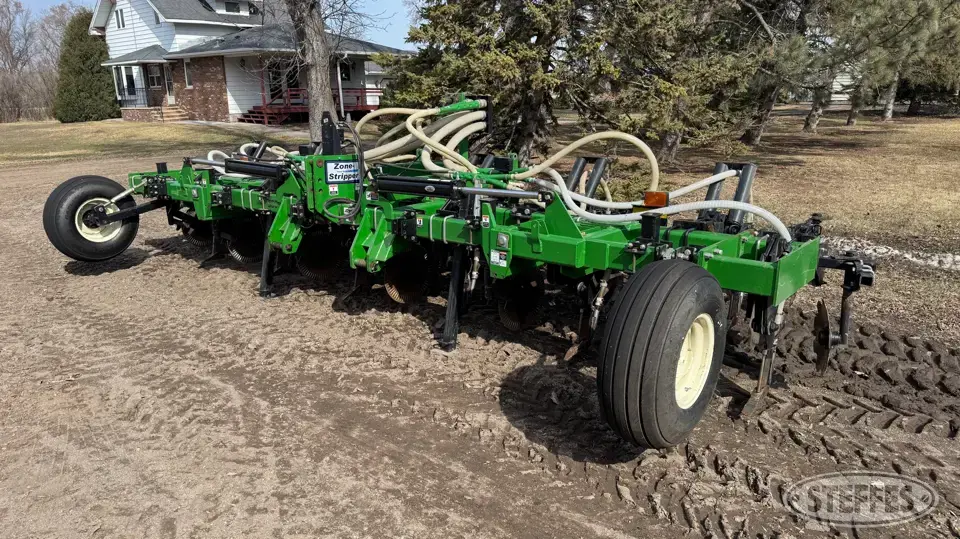 Unverferth Ripper-Stripper Strip Tillage