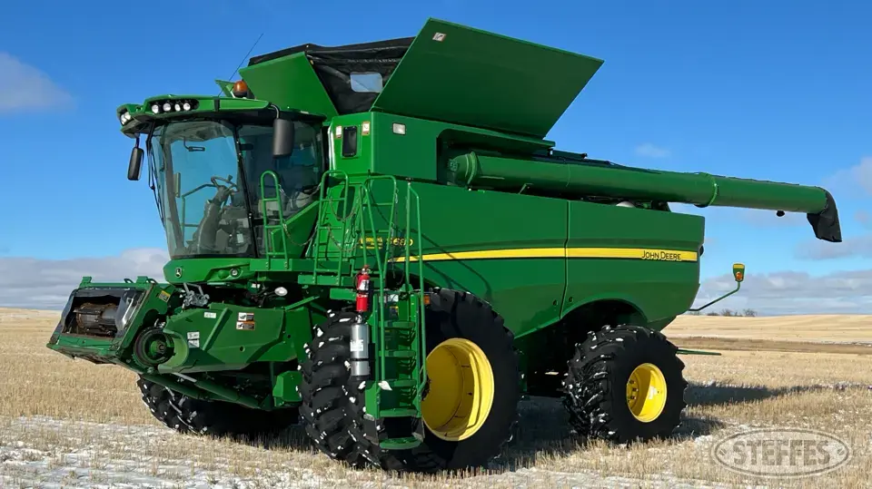 2012 John Deere S680 Combine