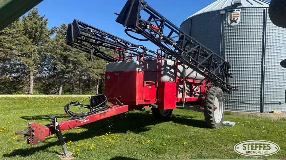 Redball 680 Pull-Type Sprayer