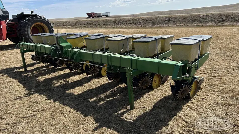 1980 John Deere 7100 Less Than 12 Row Planter