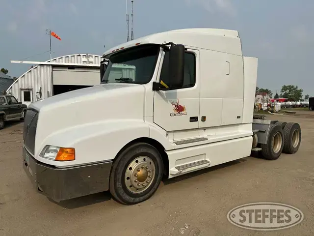 2000 Volvo VNL64T