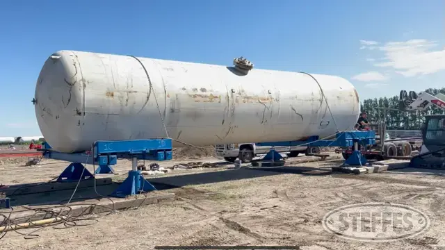 Steffes Group | Hyd. tank lift system