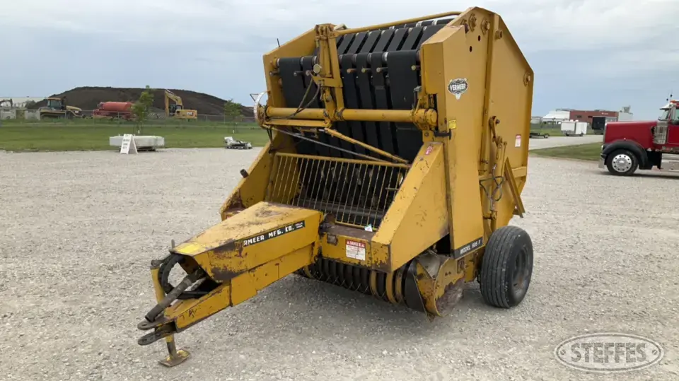 1999 Vermeer 605F Round Baler