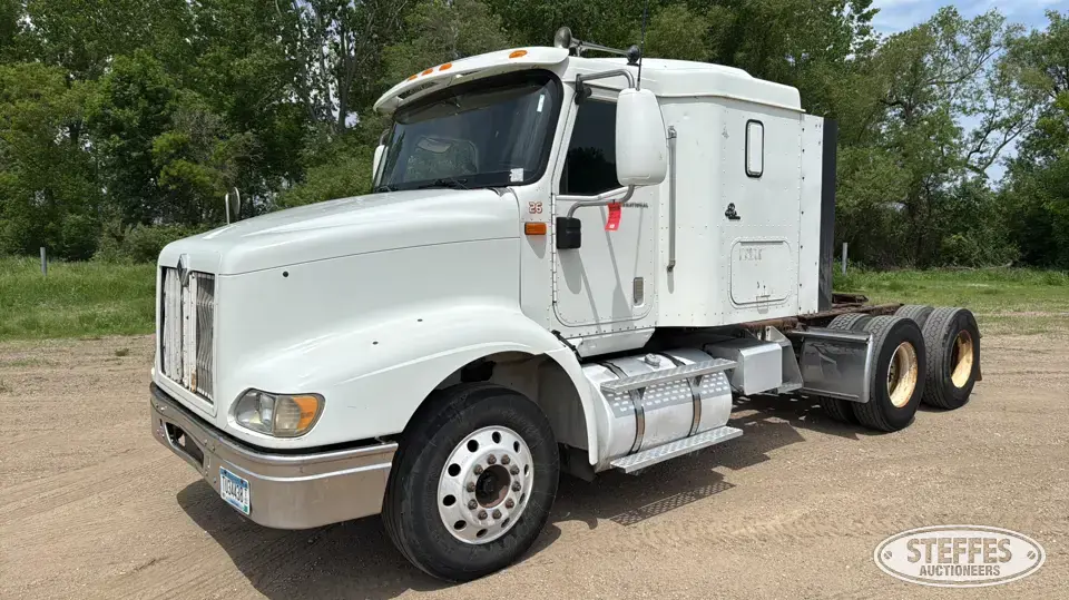 2000 International 9200 Conventional Truck with Sleeper