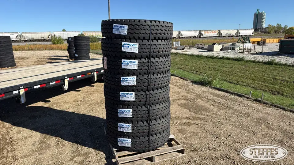 (8) Invovic FM557 11R22.5 tires Truck Tire
