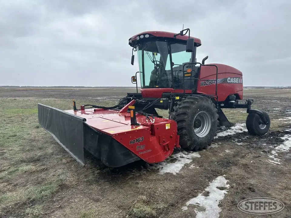 2017 Case IH 2504 Self-Propelled Windrower
