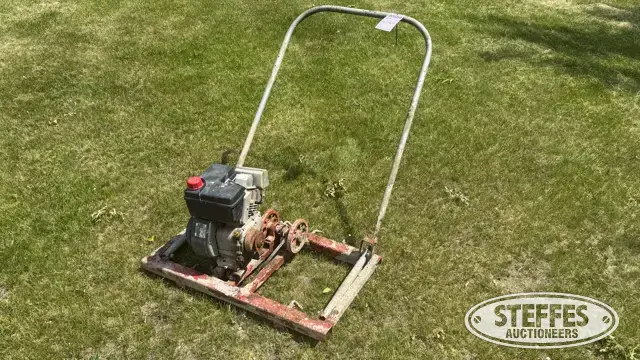 Power concrete screeder