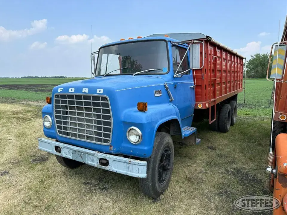 1976 Ford F700 Tandem Boxed Truck