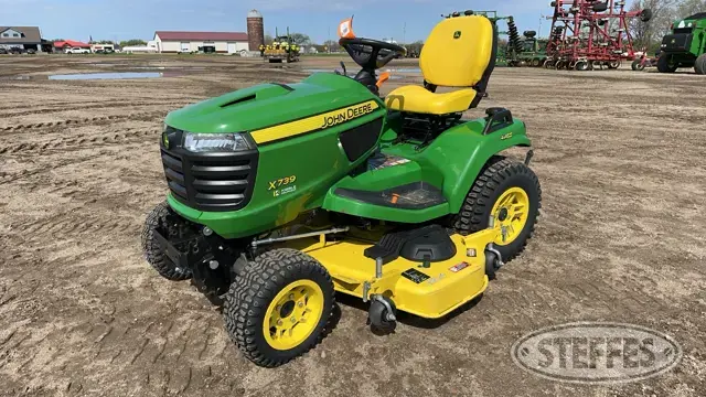 2019 John Deere X739