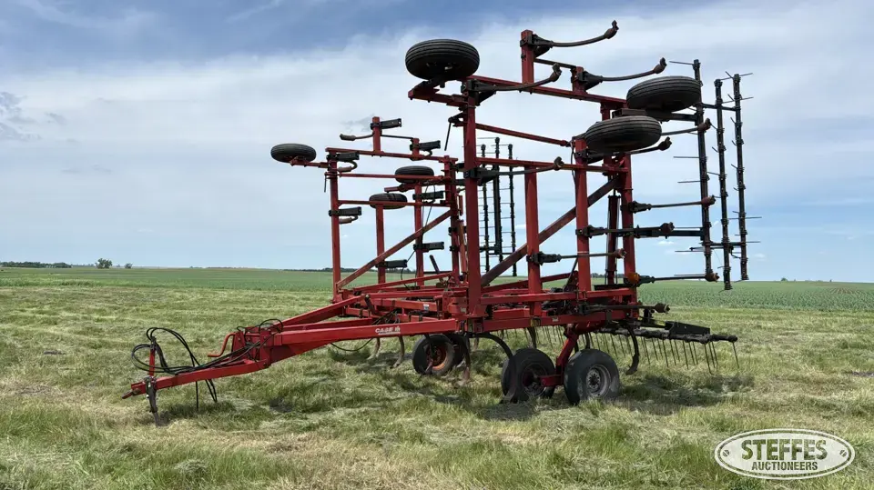 Case IH 5800 Chisel Plow
