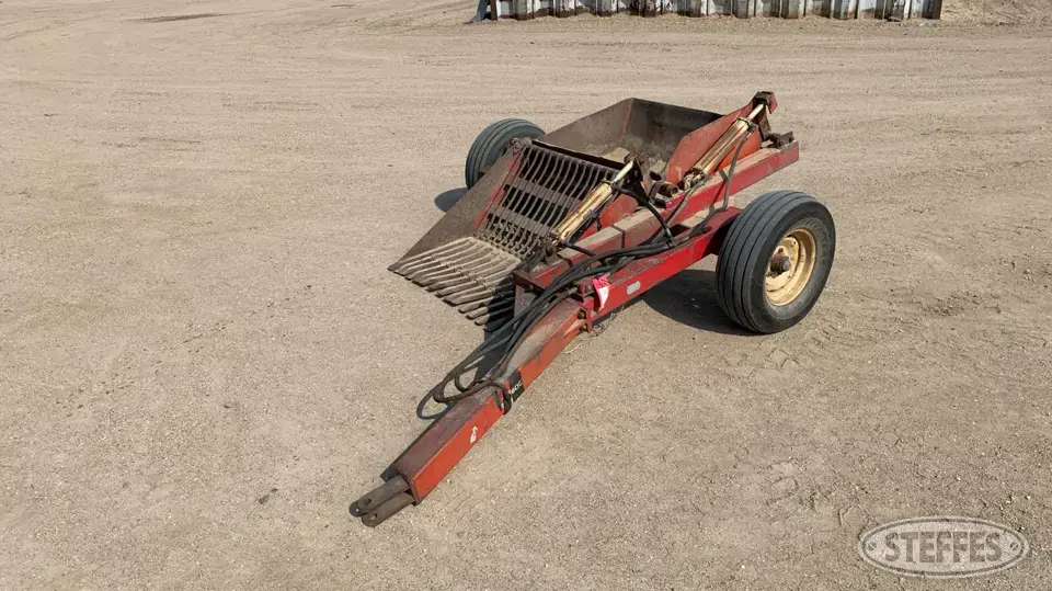 Melroe 600-4 Rock Picker