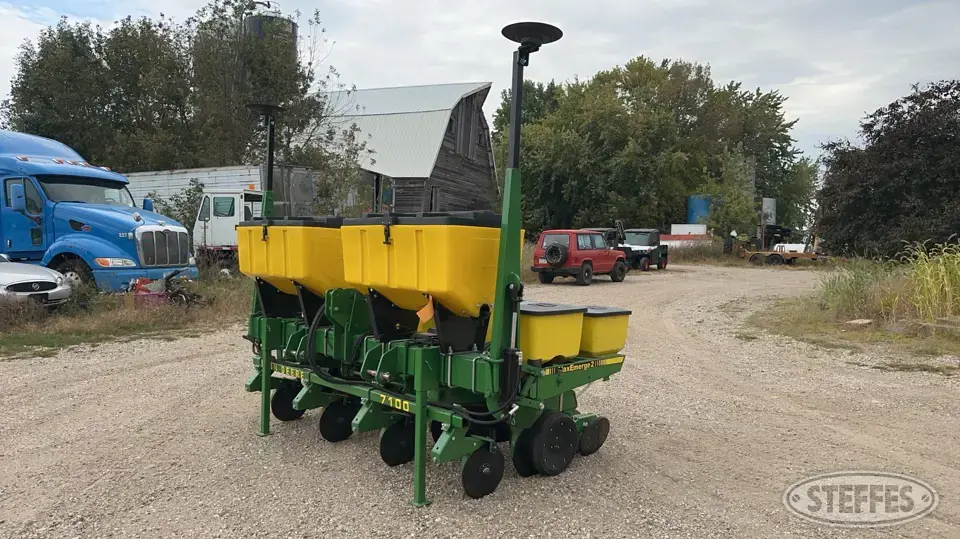 John Deere 7100 Less Than 12 Row Planter
