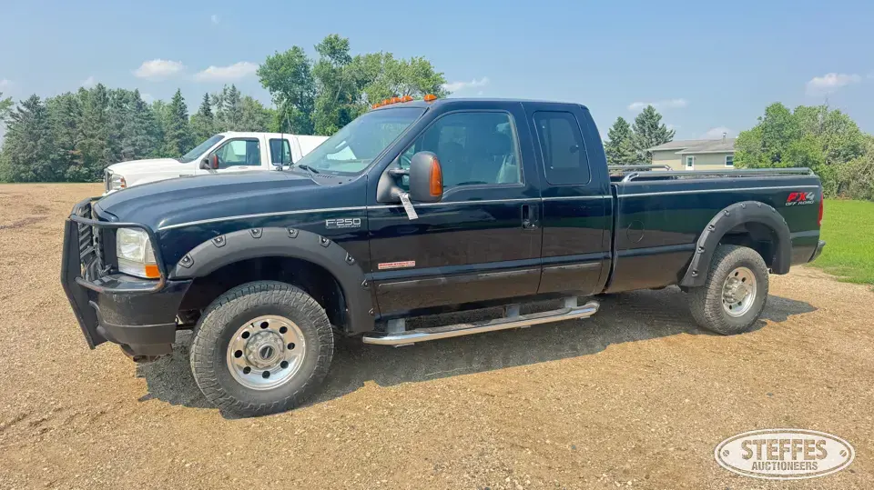 2003 Ford Super Duty F-250 XLT 3 Quarter Ton Pickup