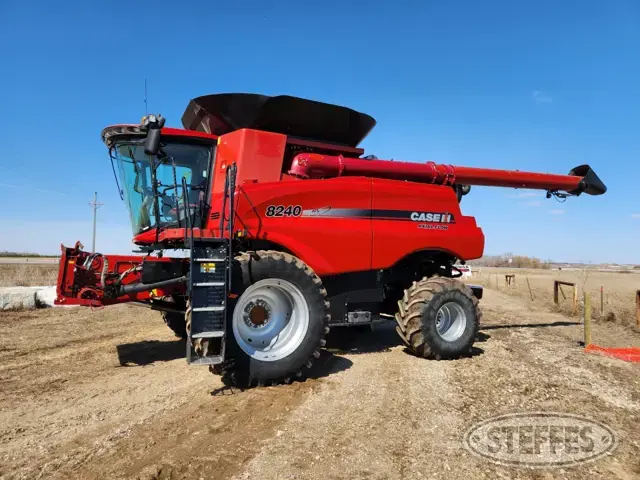 2015 Case IH 8240