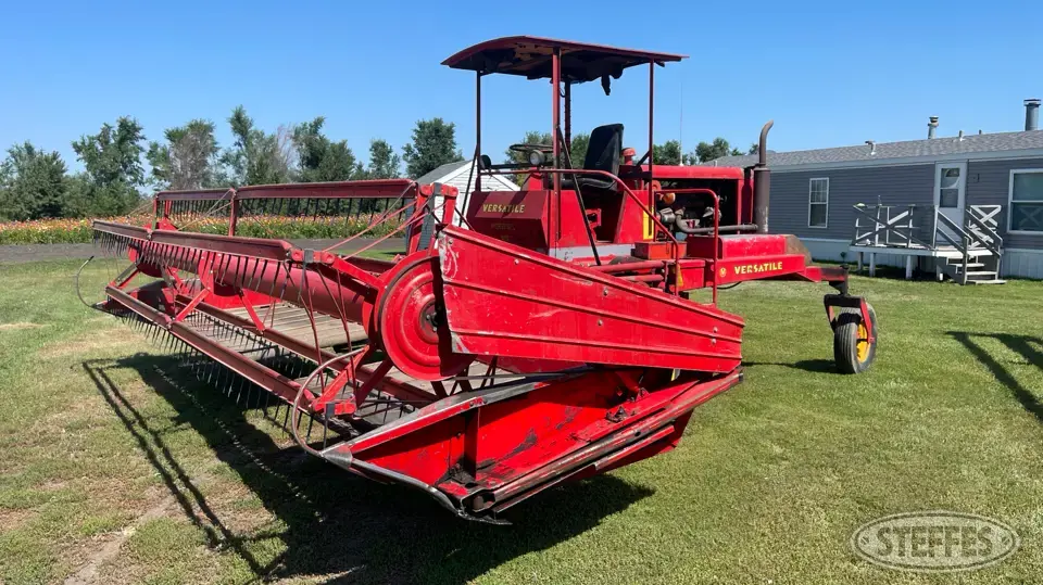 1978 Versatile 400 Self-Propelled Swather
