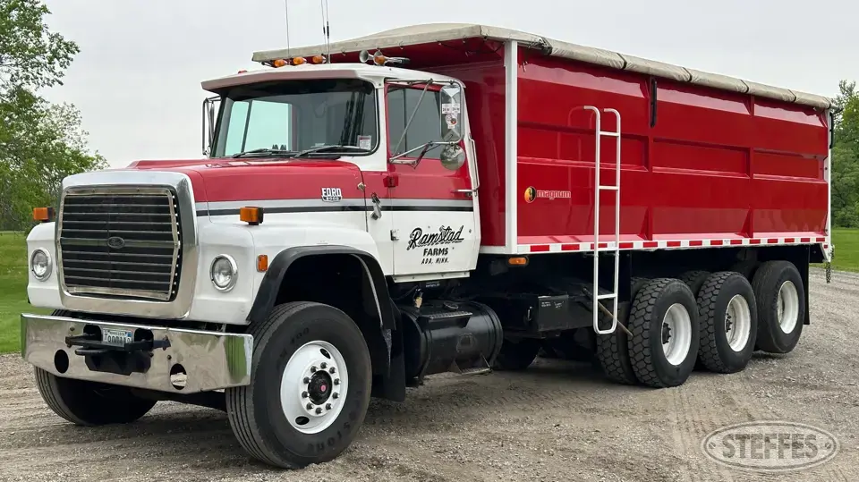 1986 Ford 9000 Tri-Axle Boxed Truck