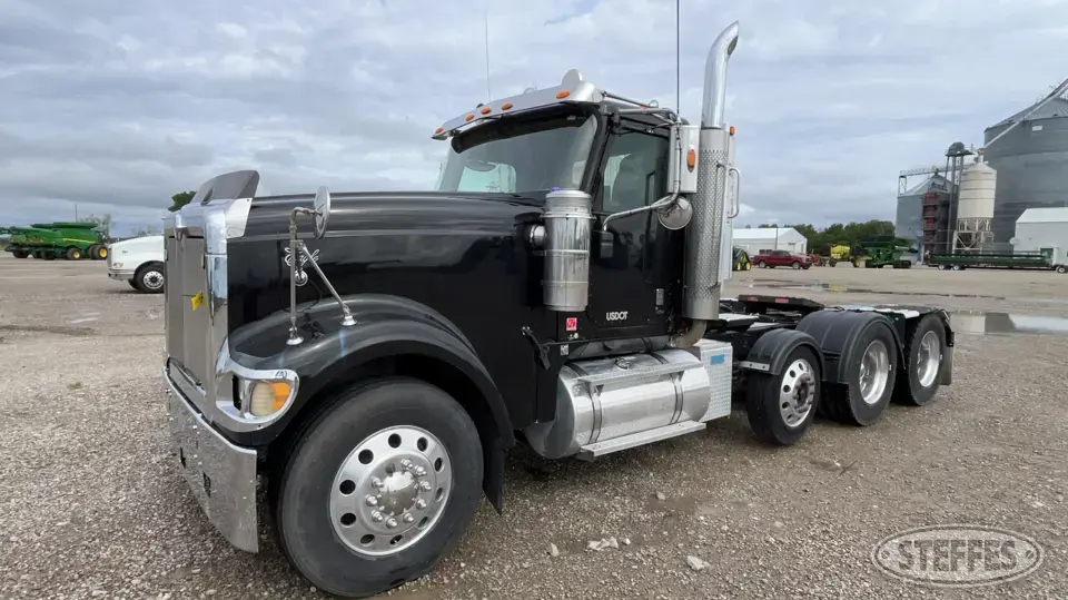 2006 International 9900ix Conventional Truck without Sleeper