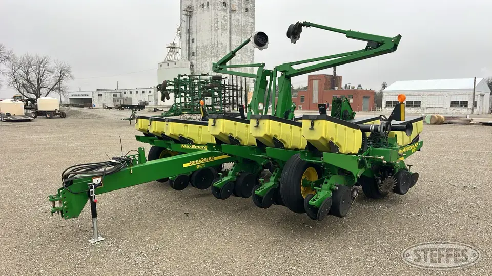 2005 John Deere 1760 12 or More Row Planter
