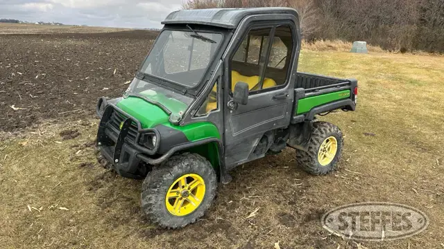 2016 John Deere 825i Gator