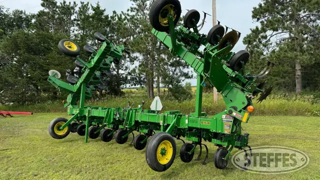 John Deere 856