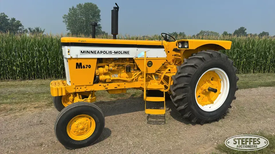 1967 Minneapolis-Moline M670 Super 2WD Tractor