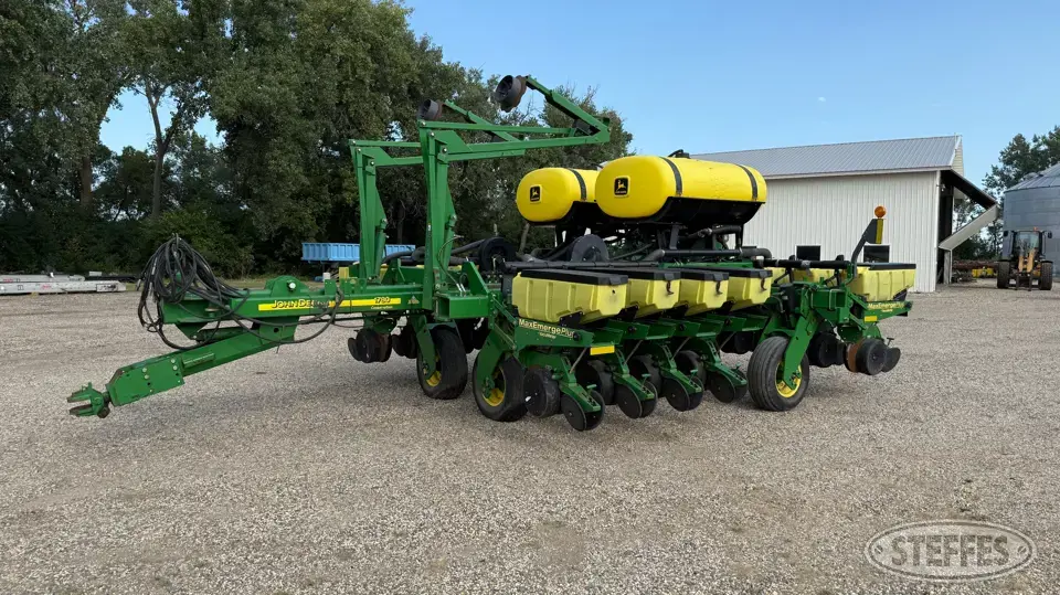 1999 John Deere 1780 12 or More Row Planter