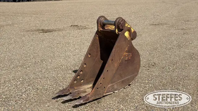 CAT excavator bucket