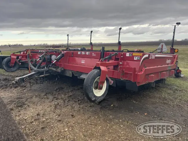 2012 Amity 3700