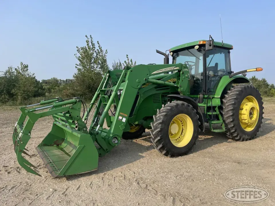 2004 John Deere 7820 MFWD Tractor