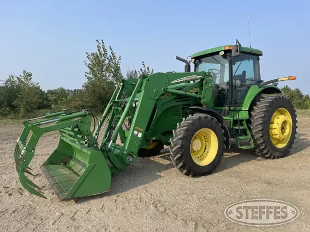 2004 John Deere 7820