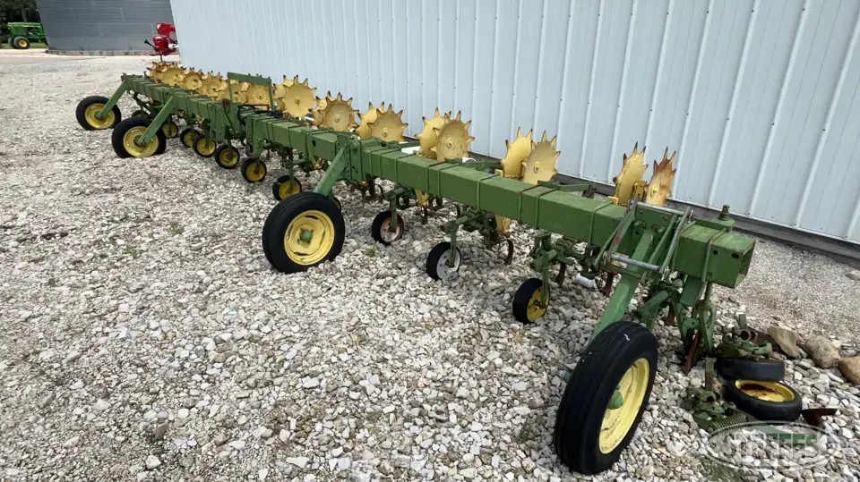 John Deere 75 Row Crop Cultivator