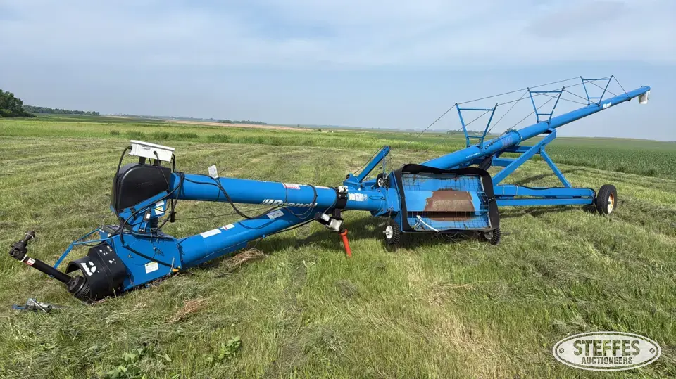 Brandt 1060 Swing Hopper Auger