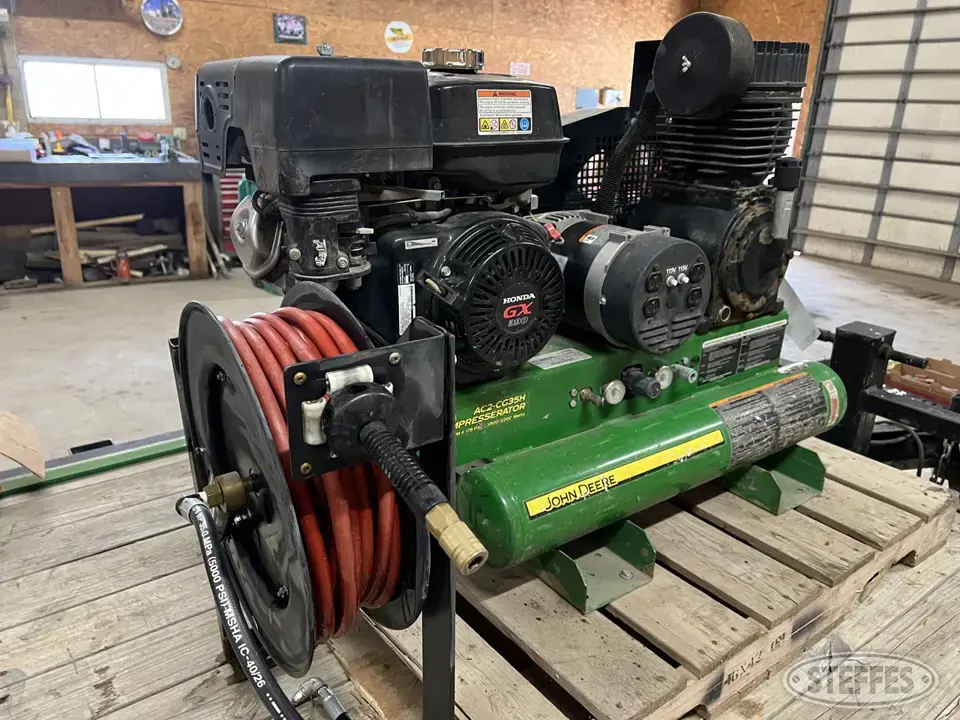 John Deere AC2-CG35H Air Tools and Compressor