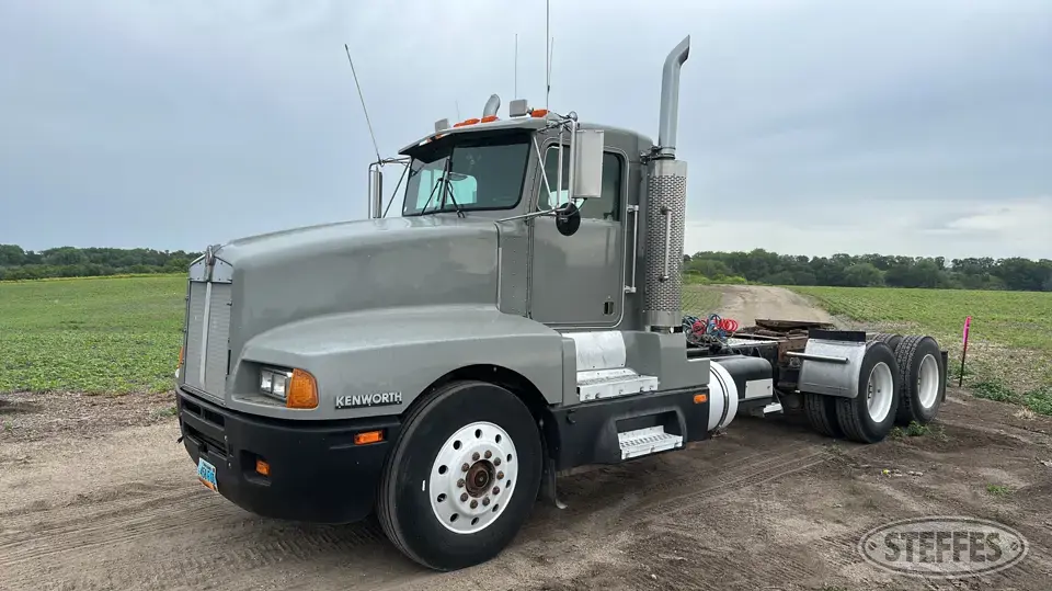 1989 Kenworth T600 Conventional Truck without Sleeper