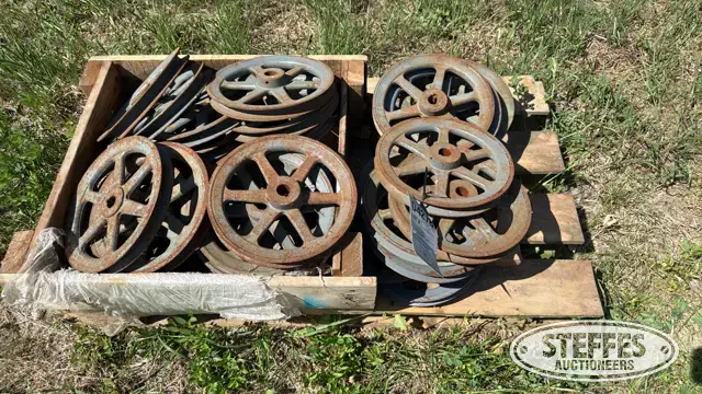 Approx. (25) pulleys