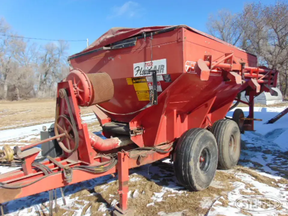 Tyler Fluid-Air G200 Gemini Pull-Type Dry Spreader